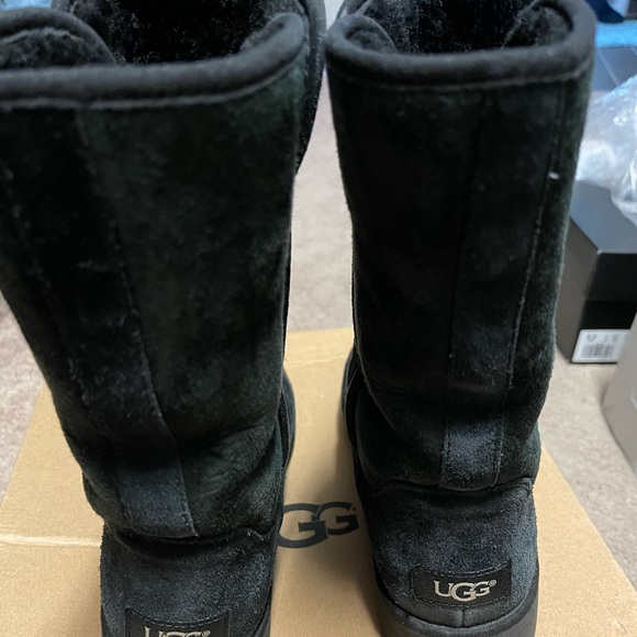 ugg amie size 7